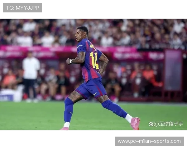 巴萨球迷起立致敬！拉什福德创造罕见一幕，拉什福德 巴萨